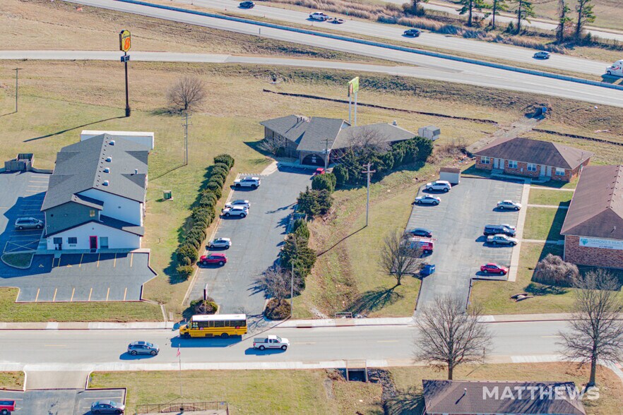 More Photos Of 3016 Kentwood Ave, Springfield Medical For Sale