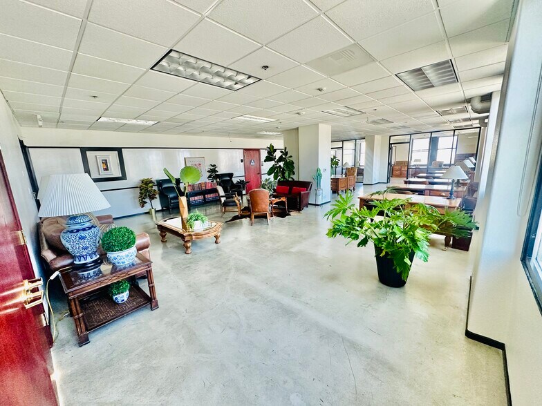 More Photos Of 1060 Fulton St, Fresno Office For Sale