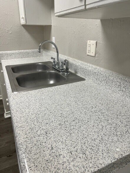 More Photos Of 2912 N Beaton St, Corsicana Apartments For Sale