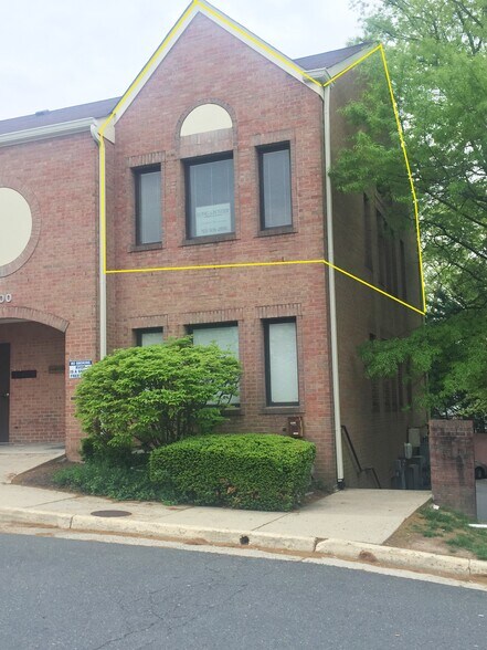 More Photos Of 9300-9306 Old Keene Mill Rd, Burke Loft Creative Space For Lease