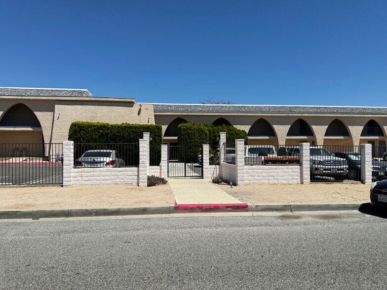 More Photos Of 17990 Bangor Ave, Hesperia Apartments For Sale