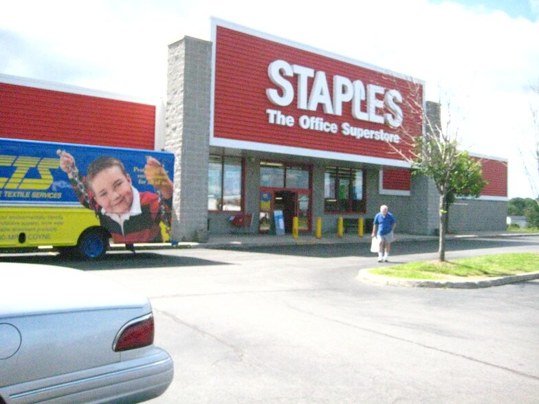 More Photos Of 4100-4160 State Route 31, Clay Unknown For Lease