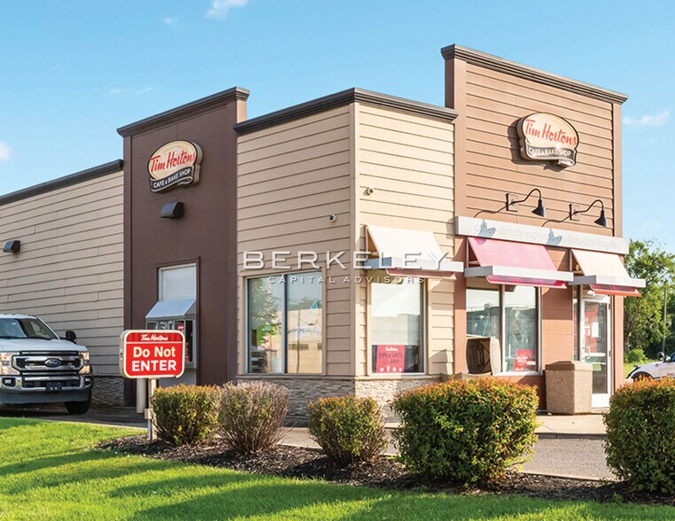 Primary Photo Of 10533 Gratiot Ave, Detroit General Retail For Sale