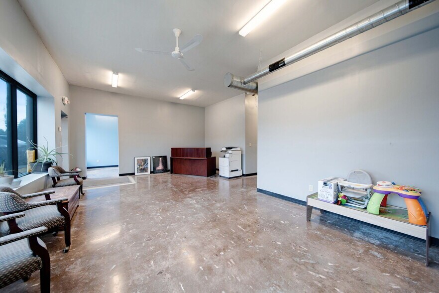 More Photos Of 4133 E Main St, Columbus Storefront Retail Office For Sale