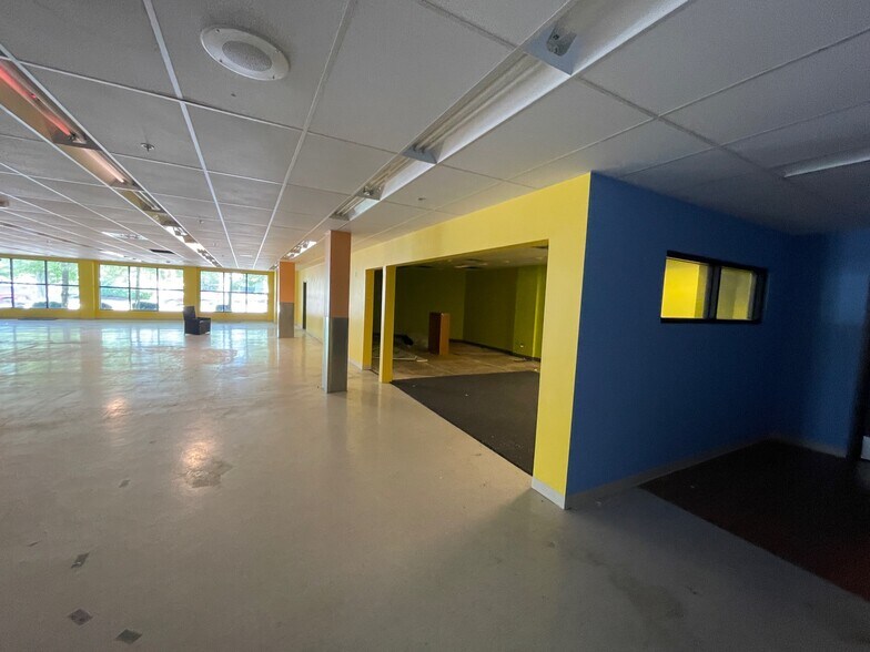 More Photos Of 720 W Lancaster Ave, Bryn Mawr Freestanding For Lease