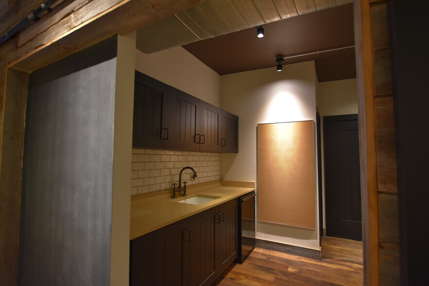 More Photos Of 128 King St, Alexandria Storefront Retail Office For Lease