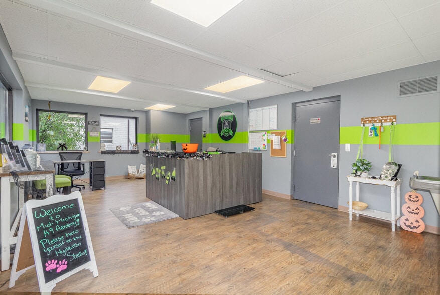 More Photos Of 2412 Midland Rd, Saginaw Service For Sale