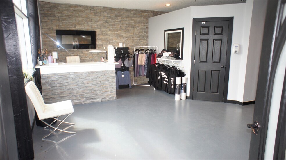 More Photos Of 134 Pembina Rd, Sherwood Park Flex For Sale