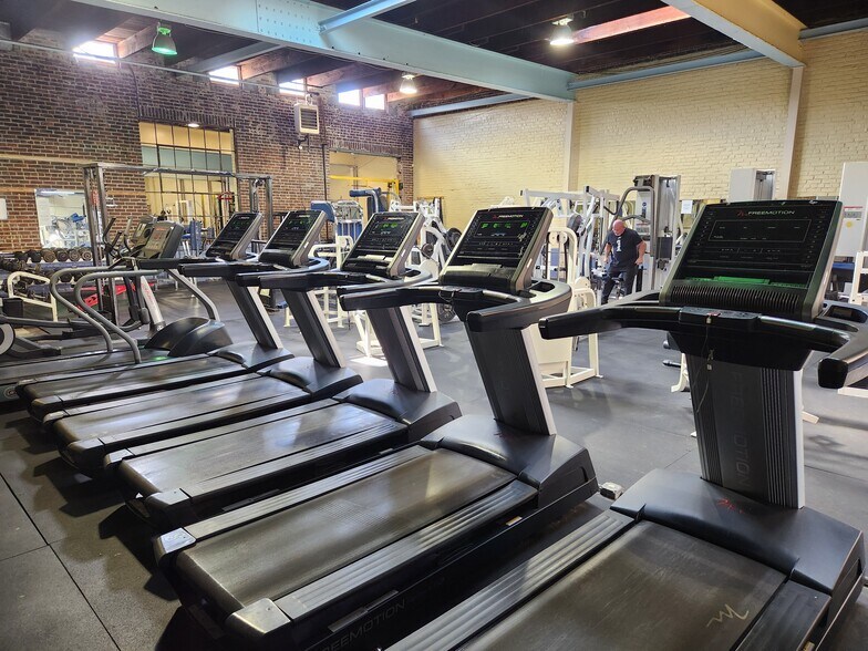 More Photos Of 5815 Torresdale Ave, Philadelphia Health Club For Sale