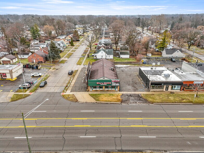 More Photos Of 26905 Plymouth Rd, Redford Township Freestanding For Lease