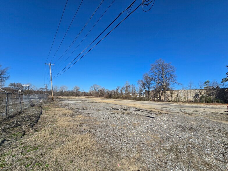 More Photos Of 1270 Springbrook Ave, Memphis Parking Lot For Lease