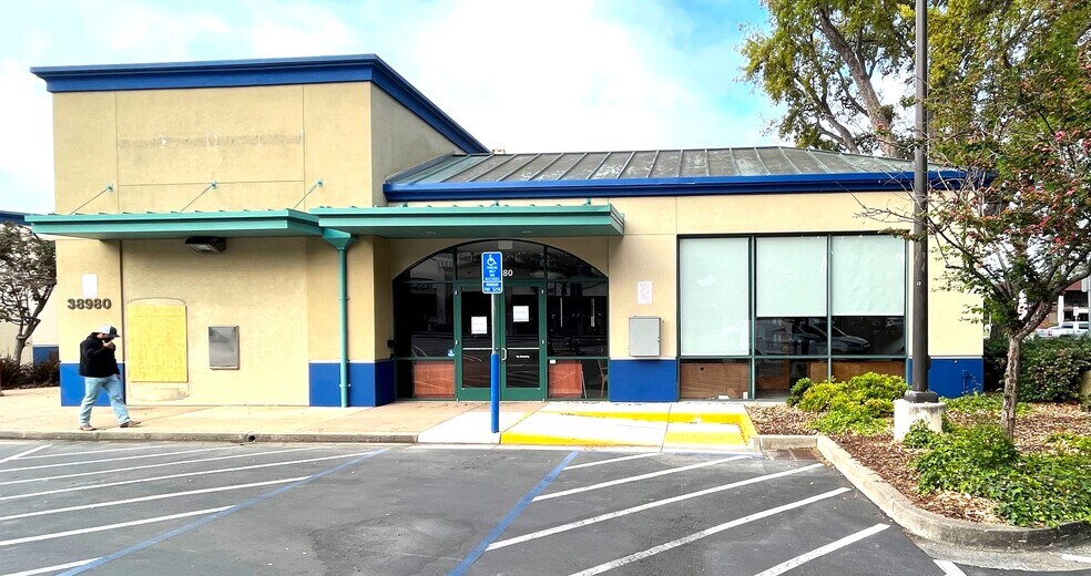 More Photos Of 38980 Paseo Padre Pky, Fremont Bank For Lease