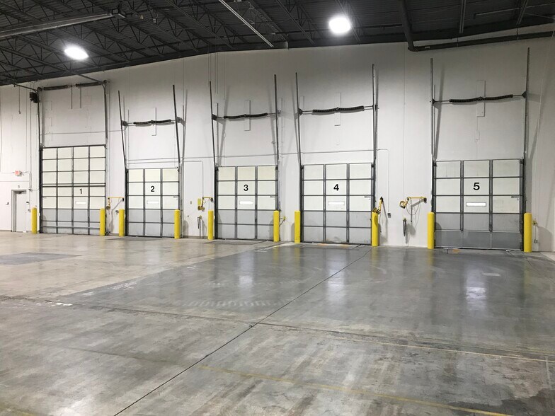 More Photos Of 22000 Industrial Blvd, Rogers Distribution For Lease