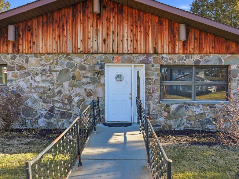 Primary Photo Of 408 N Keystone Ave, Sayre Healthcare For Sale