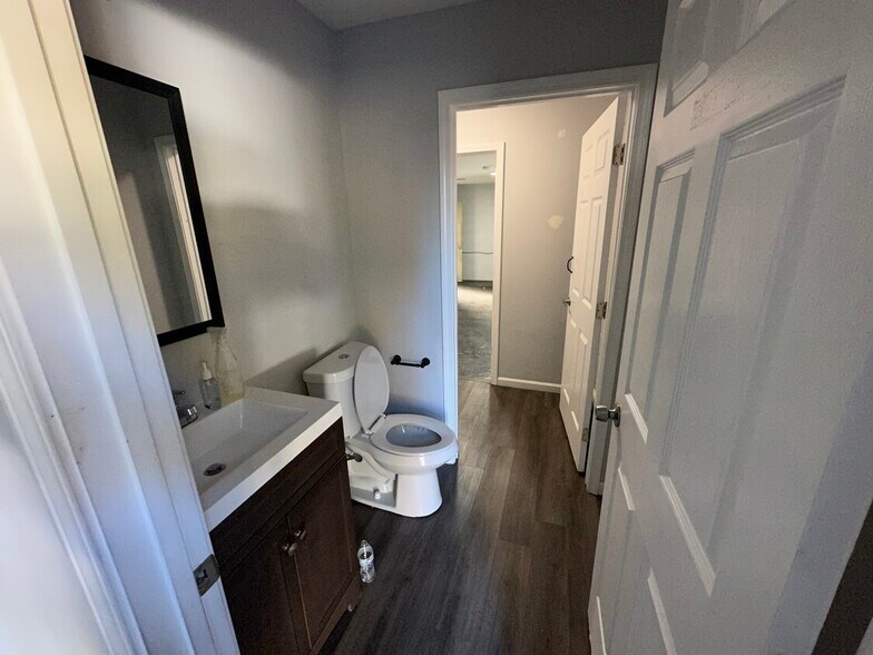 More Photos Of 6522 Landrum Ln, Union City Warehouse For Sale