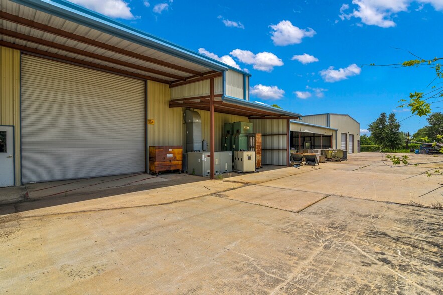 More Photos Of 2413 Roy Rd, Pearland Manufacturing For Sale