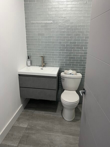 More Photos Of 2400 W Copans Rd, Pompano Beach Showroom For Lease