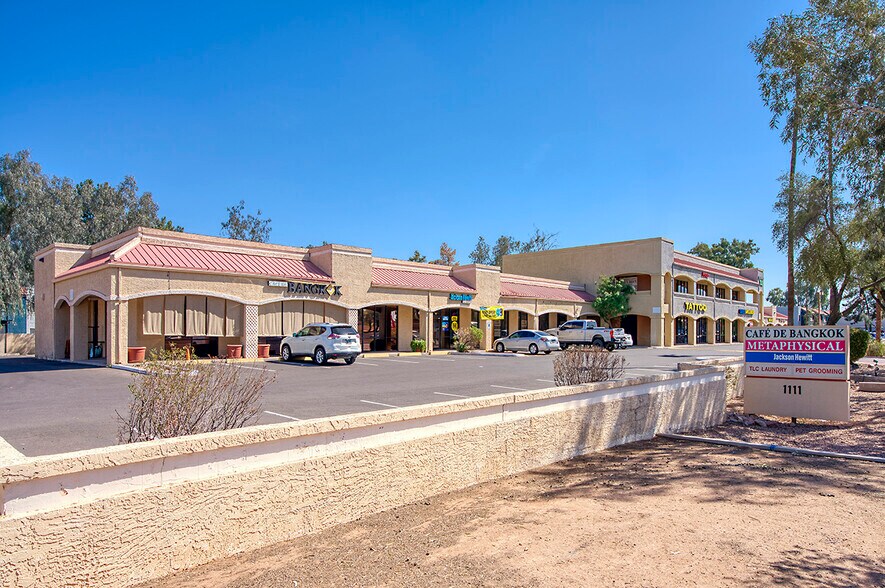 More Photos Of 1111 N Gilbert Rd, Gilbert Storefront Retail Office For Lease
