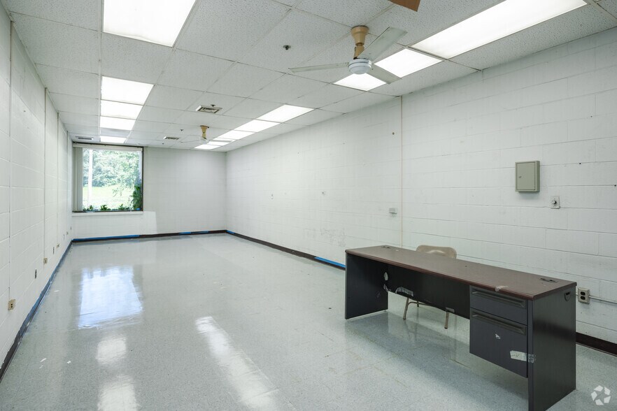 More Photos Of 90 Christ School Rd, Arden Distribution For Lease