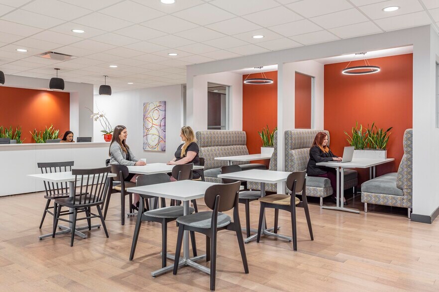 More Photos Of 201 St. Charles Ave, New Orleans Coworking Space