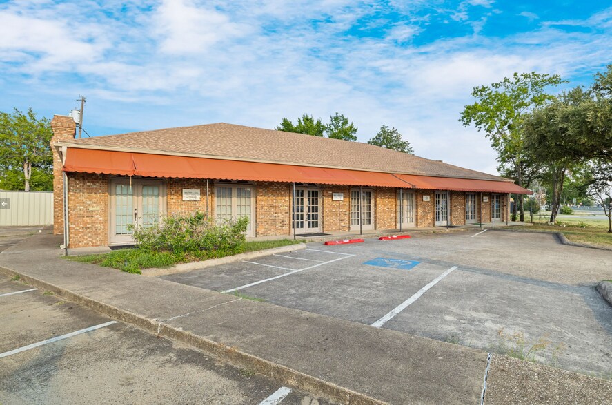 More Photos Of 1619 W Irving Blvd, Irving Loft Creative Space For Lease
