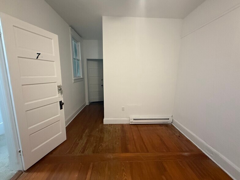 More Photos Of 33 N Washington St, Berkeley Springs Restaurant For Sale