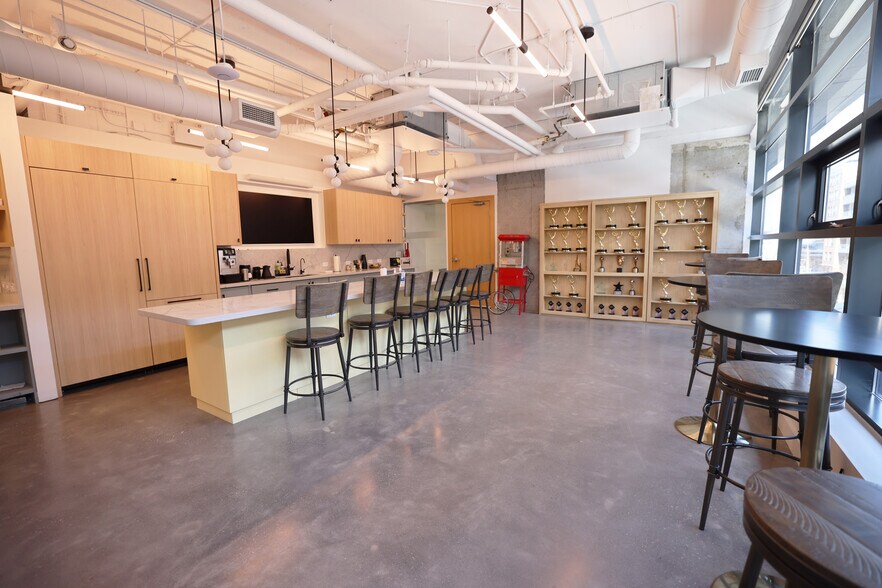 More Photos Of 32 Lisgar St, Toronto Apartments For Lease