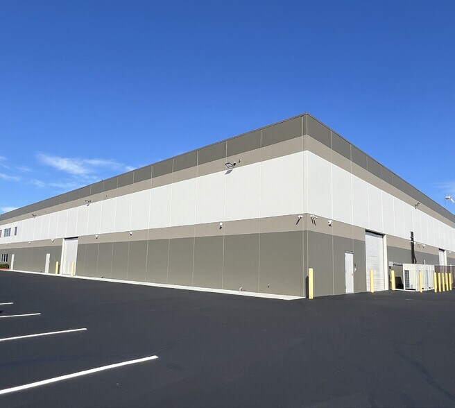 More Photos Of 1851 Airway Dr, Hollister Industrial For Lease