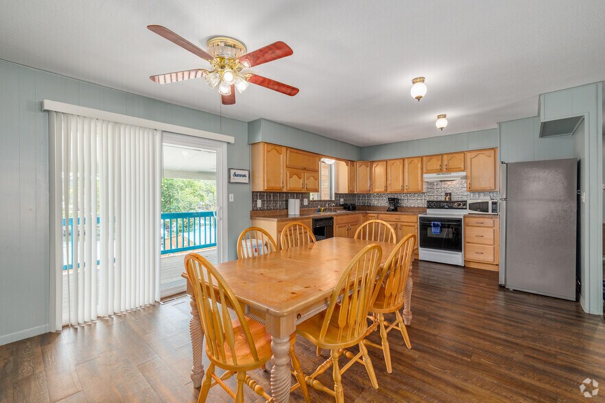 More Photos Of 1062 Susan Rd, Lake Ozark Hotel For Sale