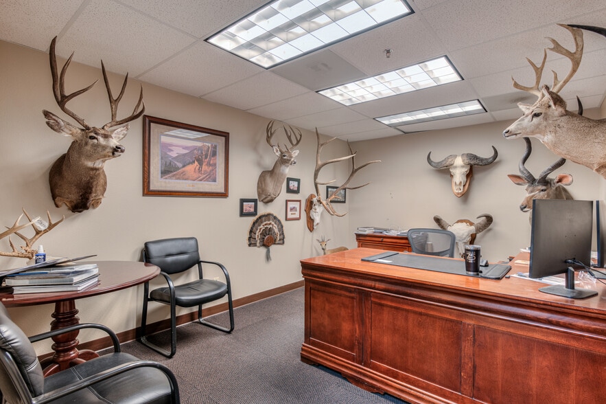 More Photos Of 107 SW Columbia St, Bend Flex For Sale