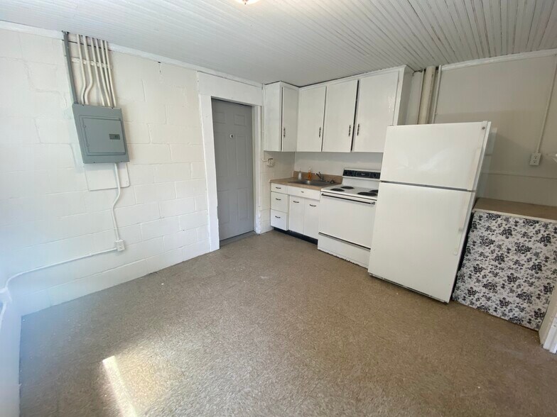 More Photos Of 4510 Old Pineville Rd, Charlotte Warehouse For Lease