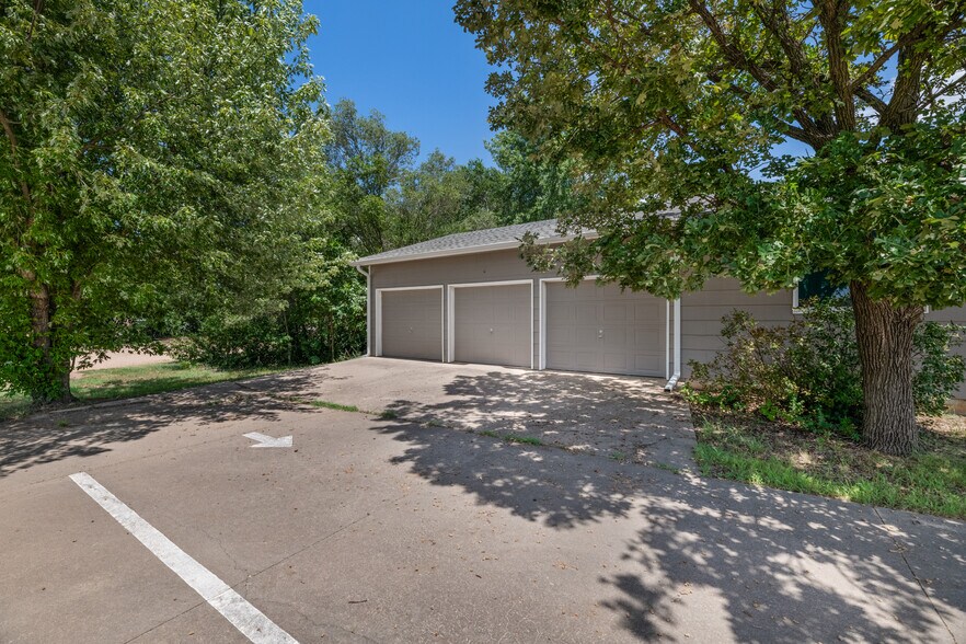 More Photos Of 106 Shadybrook Dr, Cheney Office For Sale