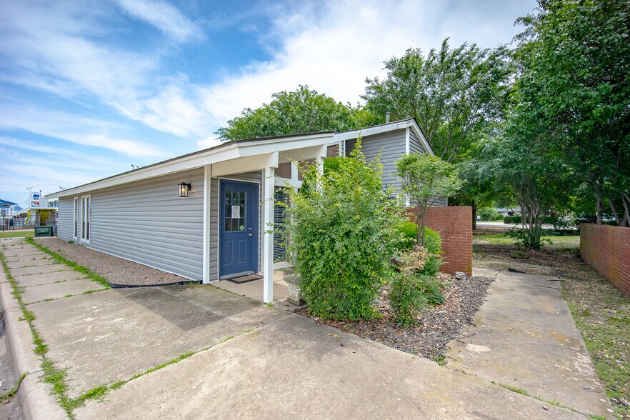 More Photos Of 2400 Tee Cir, Norman Medical For Lease