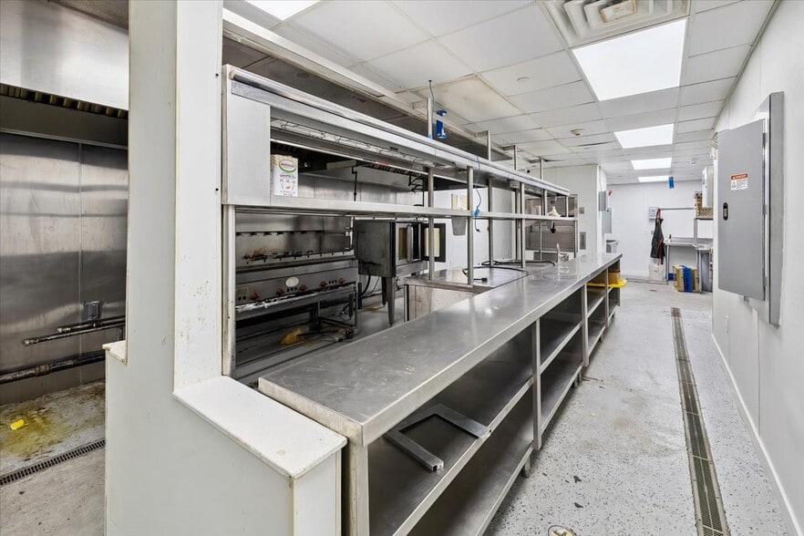 More Photos Of 512 Paterson Plank Rd, Jersey City Restaurant For Sale