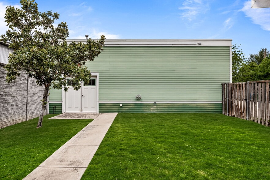 More Photos Of 1515 E Belt Line Rd, Carrollton Office Residential For Sale