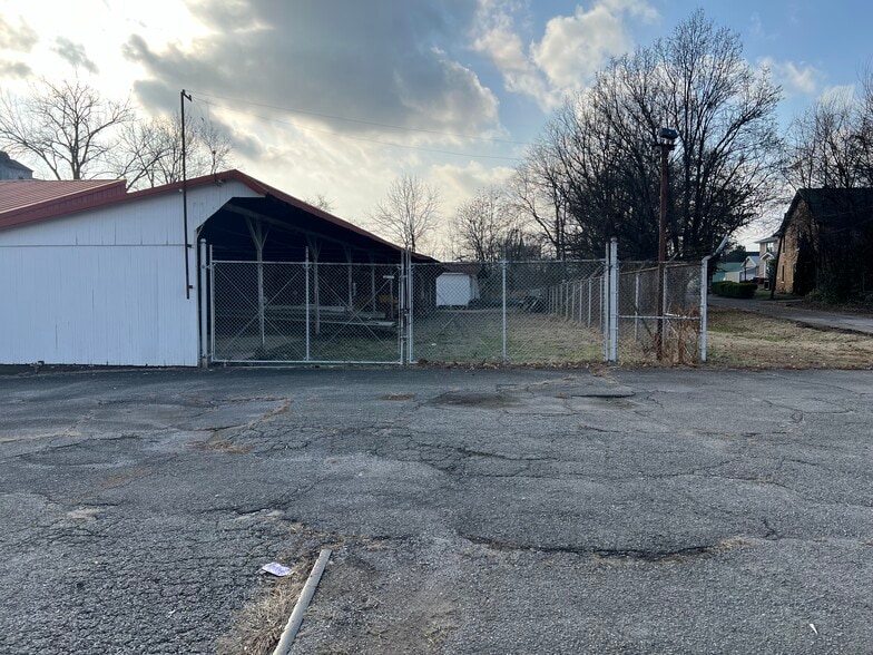 More Photos Of 1110 Dewey St, New Albany Storefront For Sale