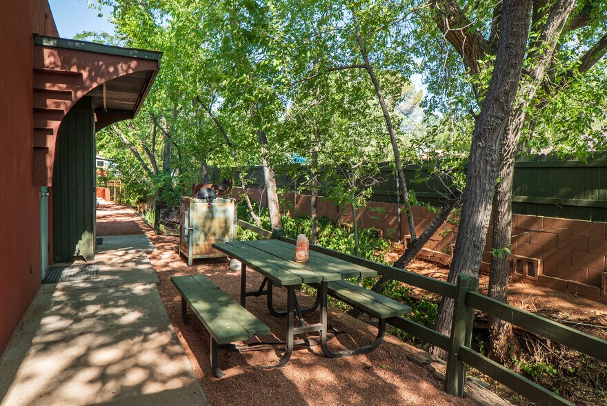 More Photos Of 110 Oak Creek Blvd, Sedona Specialty For Sale