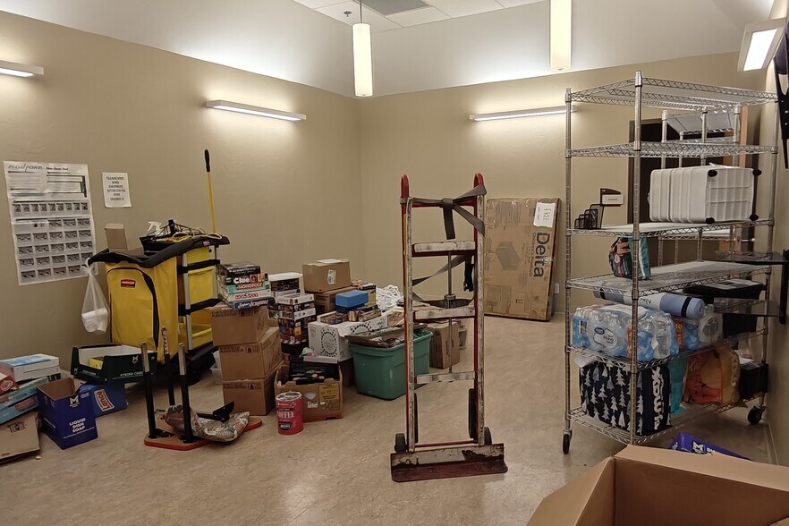 More Photos Of 3210 E Rd, Clifton Office For Sale