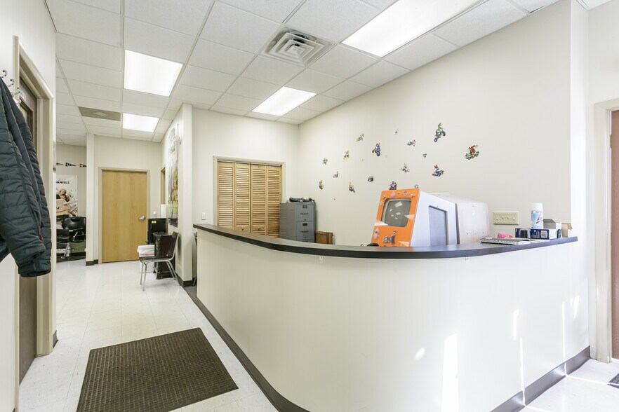 More Photos Of 636 W Washington St, Geneva Office For Sale
