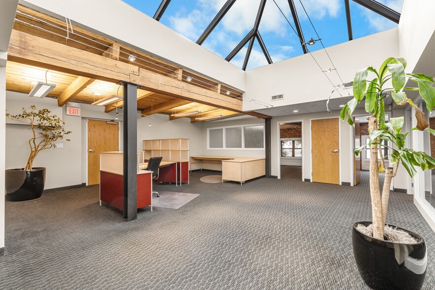 Primary Photo Of 1 Harris St, Newburyport Medical For Sale