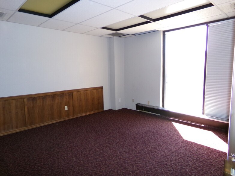 More Photos Of 200 N Center St, Rock Springs Office For Lease