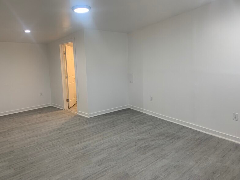 More Photos Of 1005 N Arlington Ave, Baltimore Flex For Lease