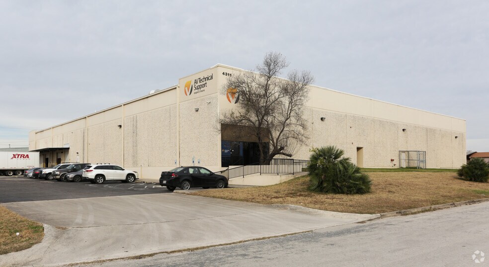 More Photos Of 4311 Director Dr, San Antonio Warehouse For Lease