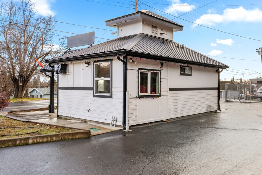 More Photos Of 1414 Oregon Ave, Klamath Falls Office For Sale