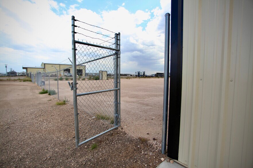 More Photos Of 1508 County Road 1105, Midland Warehouse For Lease