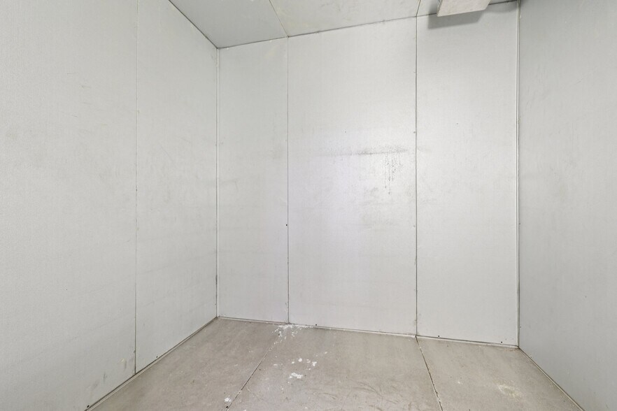 More Photos Of 113 N Main St, Moulton Bar For Sale