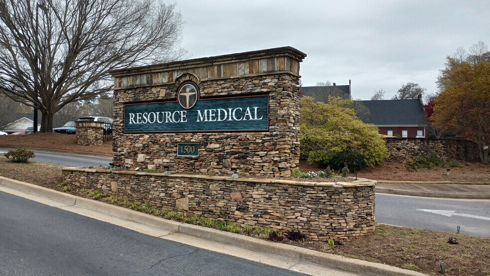 More Photos Of 1500 Oglethorpe Ave, Athens Medical For Lease