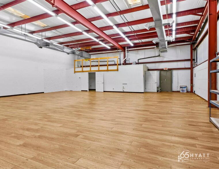 Primary Photo Of 43935 Commerce Ave, Hollywood Light Manufacturing For Lease