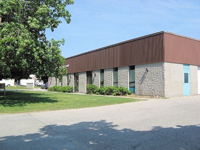 More Photos Of 665 Colby Dr, Waterloo Warehouse For Lease