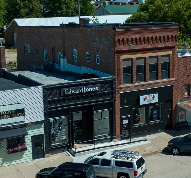 More Photos Of 121 N Main St, Janesville Storefront Retail Office For Lease